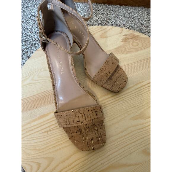 Kelly & Katie Cork Block Heel Sandals Size 8 | Like New - Picture 5 of 8
